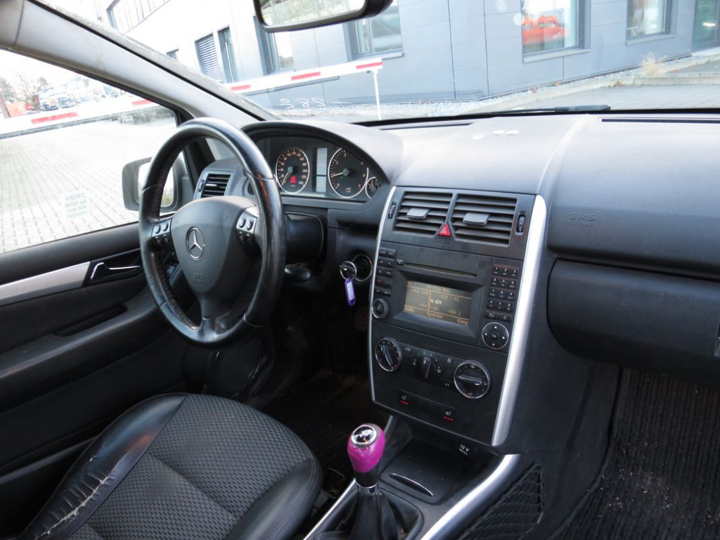 Camião MERCEDES-BENZ A-Klasse 200 Avantgarde PKW: foto 9 Camião MERCEDES-BENZ A-Klasse 200 Avantgarde PKW: foto 9