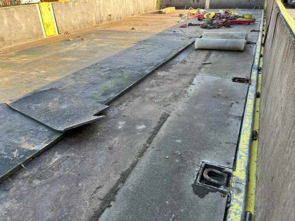 Ladeburg TTL 13,5 ZL Tiefladeranhänger zwillingsbereifter Tandemtieflader Bordwände Alurampen - Reboque baixa: foto 4 Ladeburg TTL 13,5 ZL Tiefladeranhänger zwillingsbereifter Tandemtieflader Bordwände Alurampen - Reboque baixa: foto 4