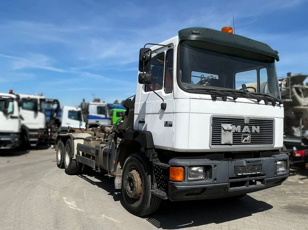 MAN F2000 27.342 6x4 Abrollkipper mit Kran - Camião polibenne, Camião grua: foto 2 MAN F2000 27.342 6x4 Abrollkipper mit Kran - Camião polibenne, Camião grua: foto 2