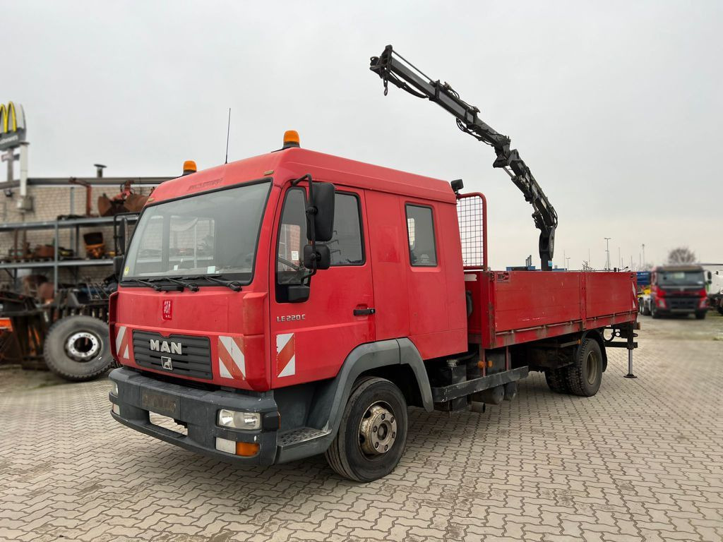 MAN LE 12.225 LC Pritsche Heckkran 6 Zylinder Doka T - Camião grua, Camião de caixa aberta/ Plataforma: foto 5 MAN LE 12.225 LC Pritsche Heckkran 6 Zylinder Doka T - Camião grua, Camião de caixa aberta/ Plataforma: foto 5