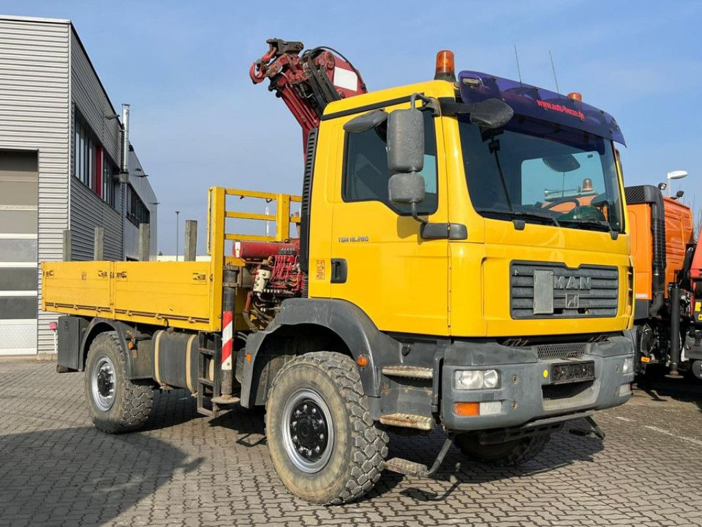 MAN TG-M 18.280 4x4 Pritsche Kran Singelreifen Funkf - Camião de caixa aberta/ Plataforma, Camião grua: foto 2 MAN TG-M 18.280 4x4 Pritsche Kran Singelreifen Funkf - Camião de caixa aberta/ Plataforma, Camião grua: foto 2