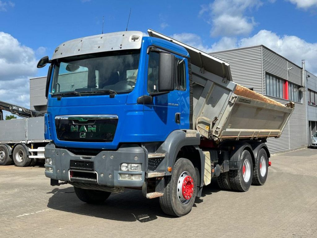 MAN TG-S 26.440 6x4 BB 3-Achs Kipper MeillerSchalter MAN TG-S 26.440 6x4 BB 3-Achs Kipper MeillerSchalter - Camião basculante: foto 1 MAN TG-S 26.440 6x4 BB 3-Achs Kipper MeillerSchalter MAN TG-S 26.440 6x4 BB 3-Achs Kipper MeillerSchalter - Camião basculante: foto 1