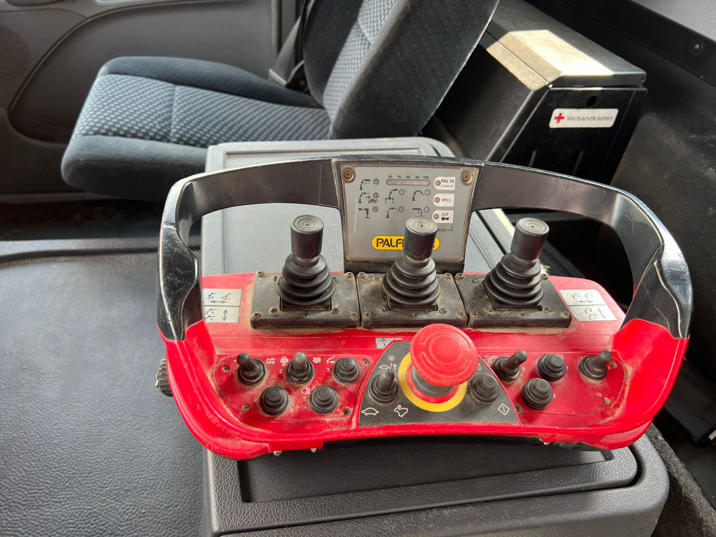 MERCEDES-BENZ Actros 1841 K 2-Achs Kipper Kran Funk 2xhydr+Greifer - Camião basculante, Camião grua: foto 4 MERCEDES-BENZ Actros 1841 K 2-Achs Kipper Kran Funk 2xhydr+Greifer - Camião basculante, Camião grua: foto 4