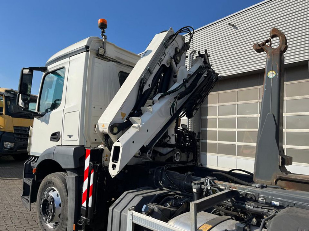 MERCEDES-BENZ Antos 2543 L 6x2 Abrollkipper mit Kran Funk+Greiferst. - Camião polibenne, Camião grua: foto 5 MERCEDES-BENZ Antos 2543 L 6x2 Abrollkipper mit Kran Funk+Greiferst. - Camião polibenne, Camião grua: foto 5