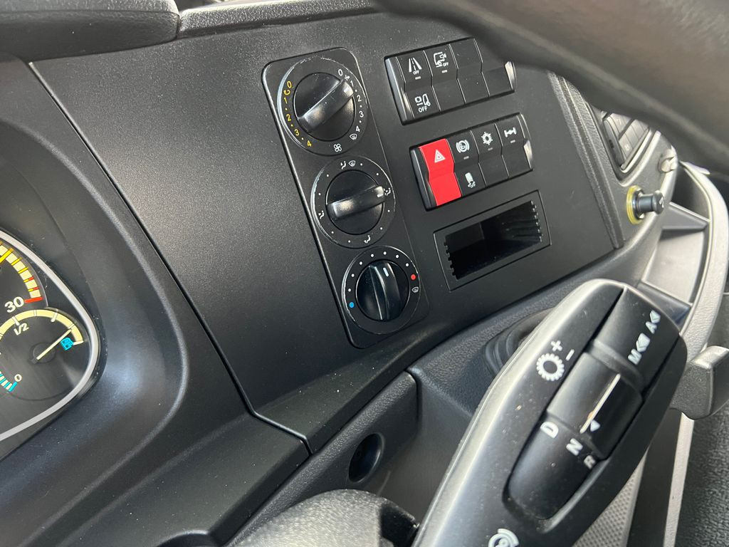 Camião de lona MERCEDES-BENZ Atego 1224 L Pritsche LBW LBW 1.5 to: foto 6 Camião de lona MERCEDES-BENZ Atego 1224 L Pritsche LBW LBW 1.5 to: foto 6