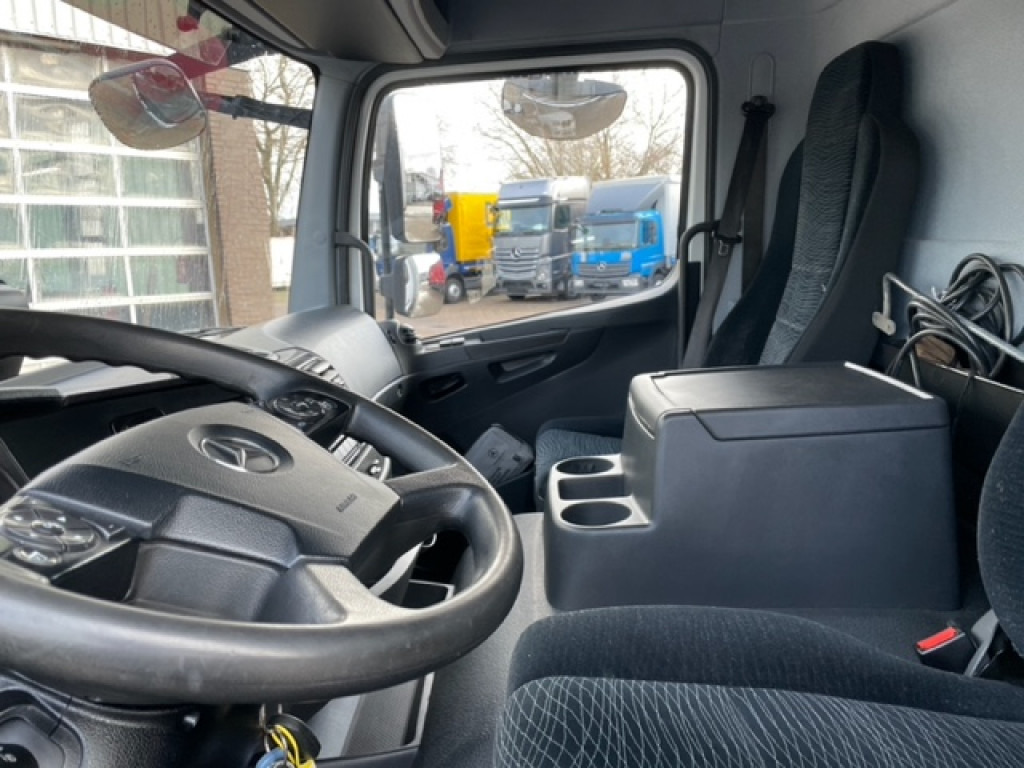 Camião de lona MERCEDES-BENZ Atego 1224 L Pritsche LBW LBW 1.5to: foto 6 Camião de lona MERCEDES-BENZ Atego 1224 L Pritsche LBW LBW 1.5to: foto 6