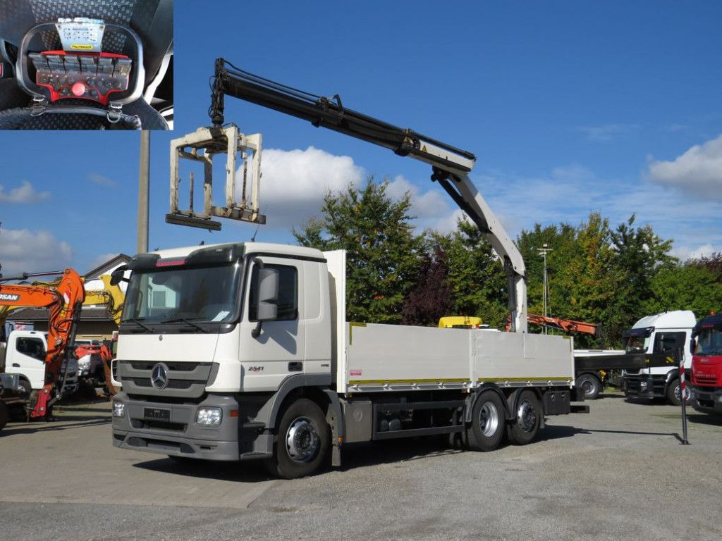 Mercedes-Benz Actros 2541 L6x2 Pritsche Heckkran Funk - Camião de caixa aberta/ Plataforma, Camião grua: foto 1 Mercedes-Benz Actros 2541 L6x2 Pritsche Heckkran Funk - Camião de caixa aberta/ Plataforma, Camião grua: foto 1