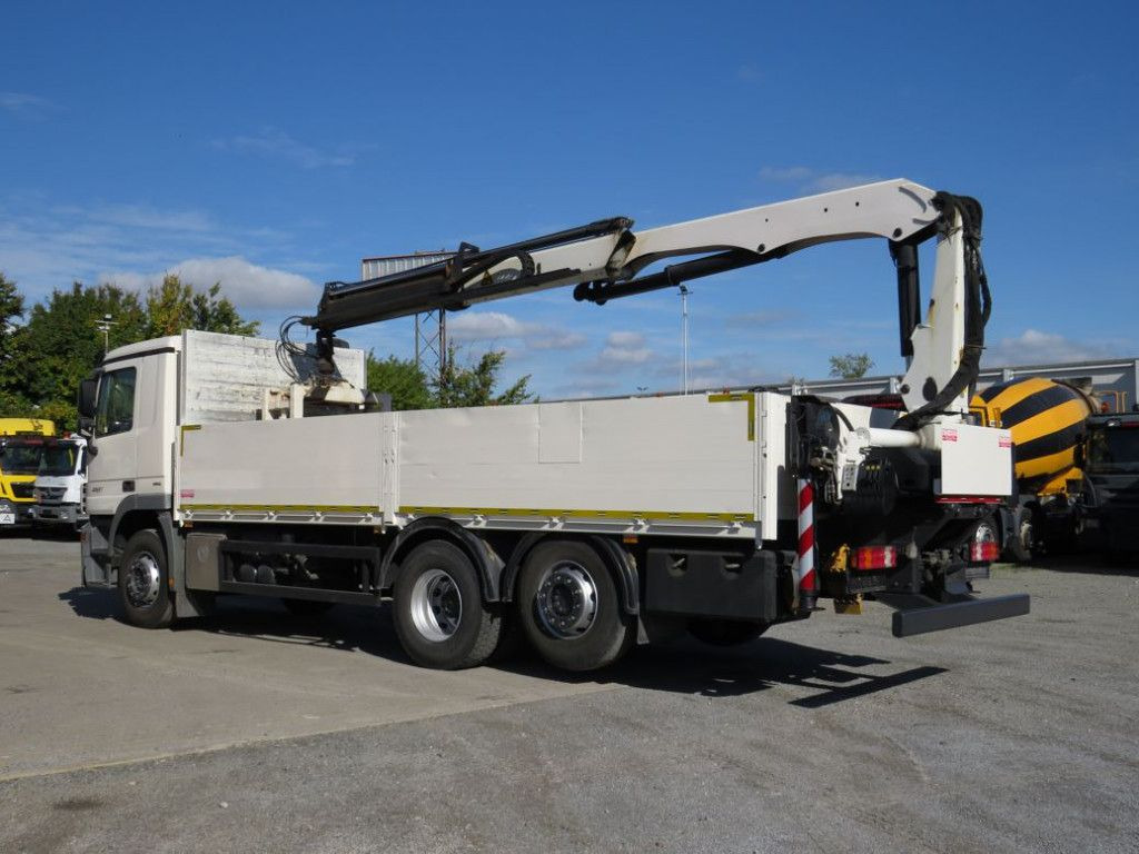 Mercedes-Benz Actros 2541 L6x2 Pritsche Heckkran Funk - Camião de caixa aberta/ Plataforma, Camião grua: foto 4 Mercedes-Benz Actros 2541 L6x2 Pritsche Heckkran Funk - Camião de caixa aberta/ Plataforma, Camião grua: foto 4