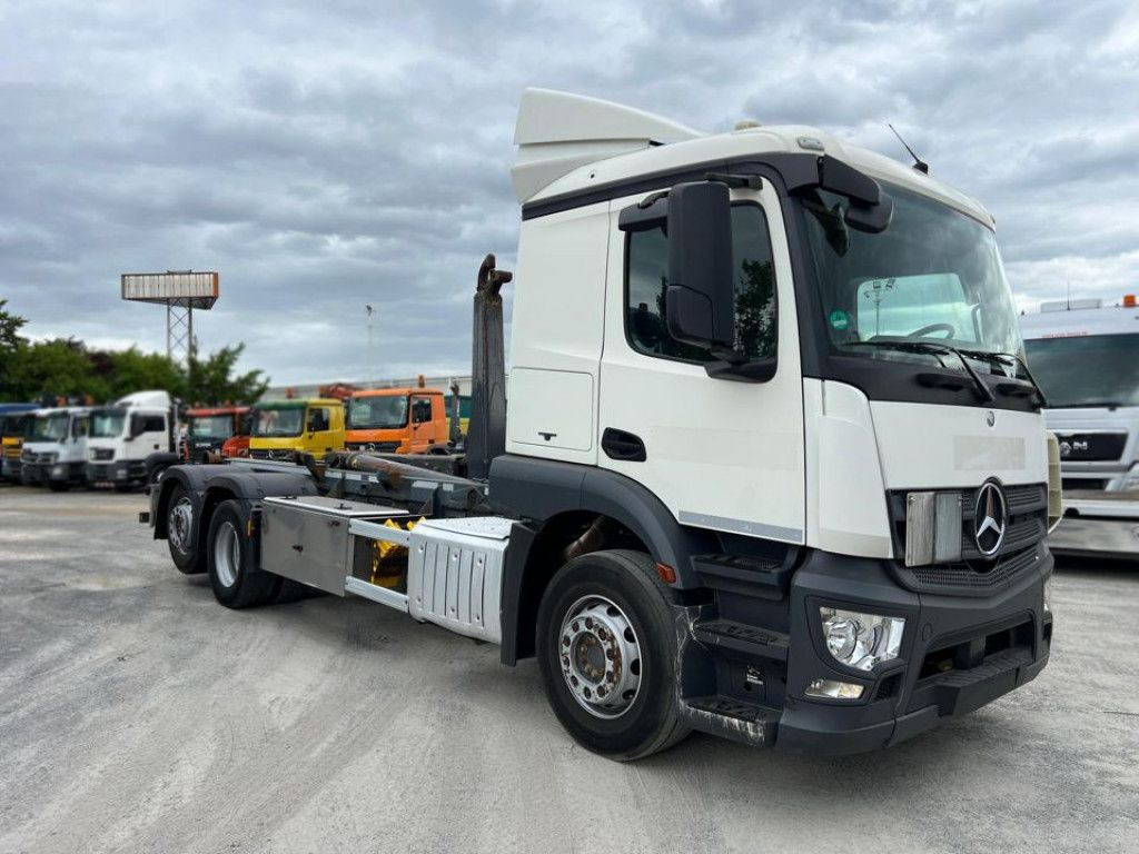 Mercedes-Benz Actros 2543 L 6x2 Abrollkipper MeillerLenk/Lift - Camião polibenne: foto 2 Mercedes-Benz Actros 2543 L 6x2 Abrollkipper MeillerLenk/Lift - Camião polibenne: foto 2