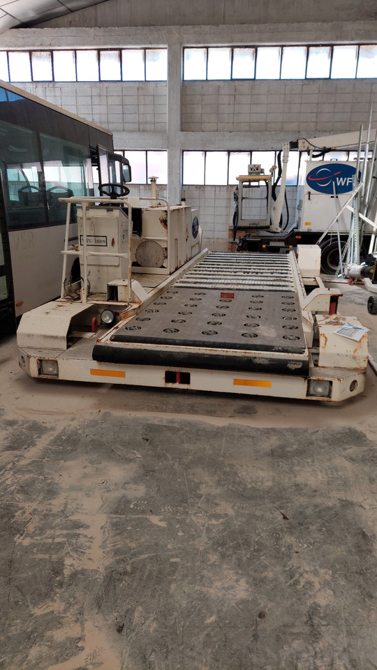 CLT-8 speedloader FMC - Elevador/ Carregador de contentores e paletes: foto 1 CLT-8 speedloader FMC - Elevador/ Carregador de contentores e paletes: foto 1