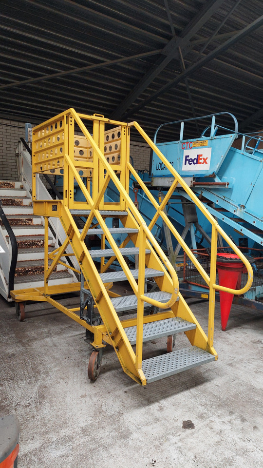 Maintenance Stairs SPS OT-7 - Escada de passageiros: foto 4 Maintenance Stairs SPS OT-7 - Escada de passageiros: foto 4
