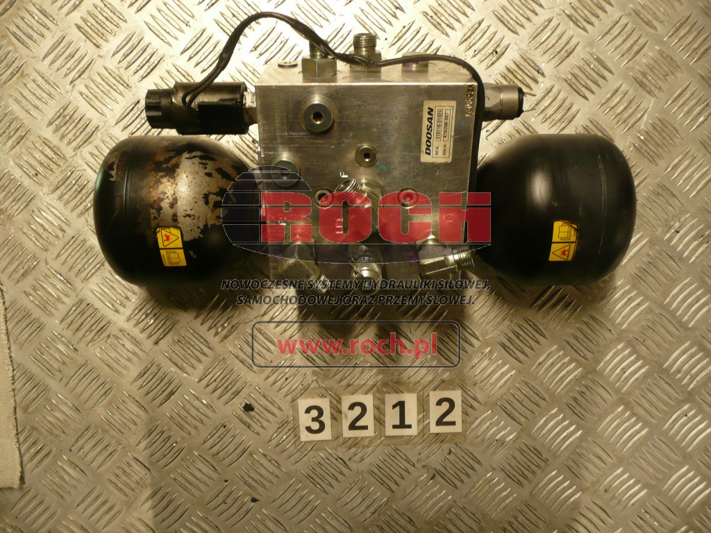 DOOSAN 410116-01024 160302A + 770-724 1CD-6 24VDC 26,2 OHM + HYDAC 0,75L - Válvula hidráulica: foto 1 DOOSAN 410116-01024 160302A + 770-724 1CD-6 24VDC 26,2 OHM + HYDAC 0,75L - Válvula hidráulica: foto 1
