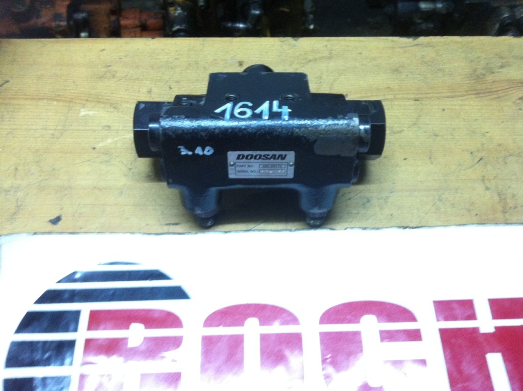 DOOSAN 420-00172 6G-055 - Válvula hidráulica por Pá carregadora de rodas: foto 1 DOOSAN 420-00172 6G-055 - Válvula hidráulica por Pá carregadora de rodas: foto 1