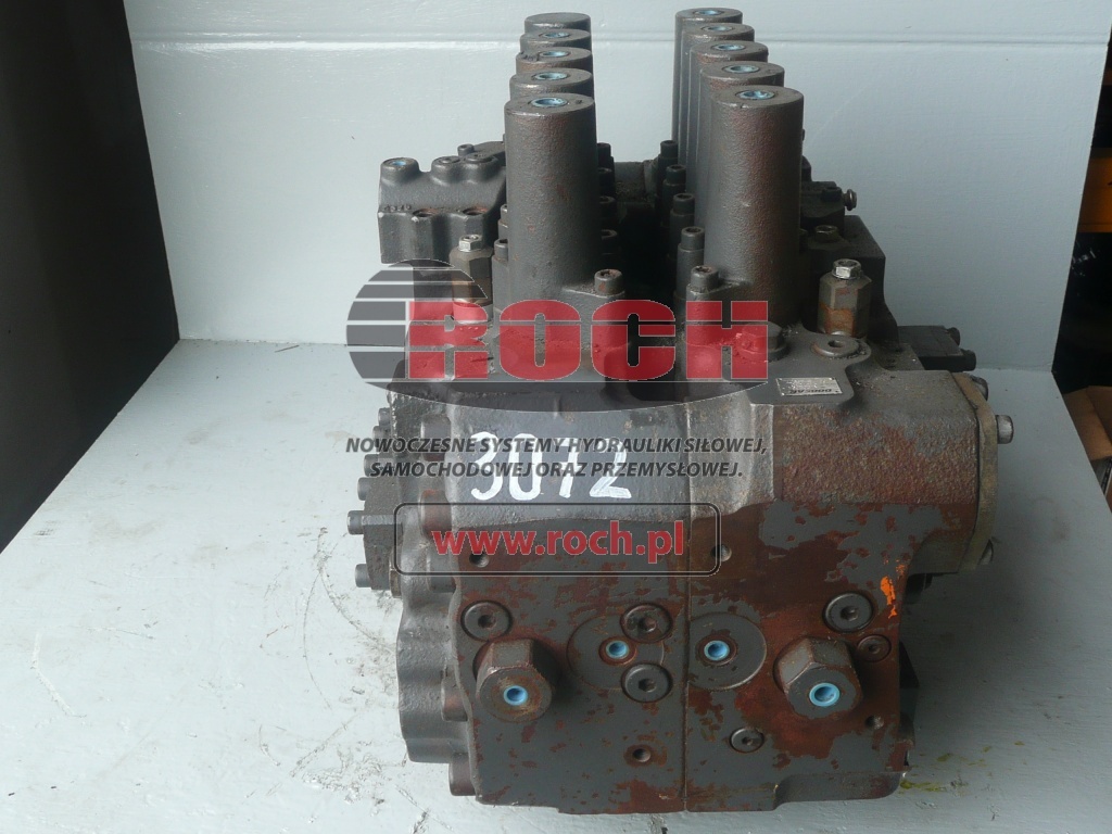 DOOSAN K1005094 - 10 SEKCYJNY - Válvula hidráulica: foto 1 DOOSAN K1005094 - 10 SEKCYJNY - Válvula hidráulica: foto 1
