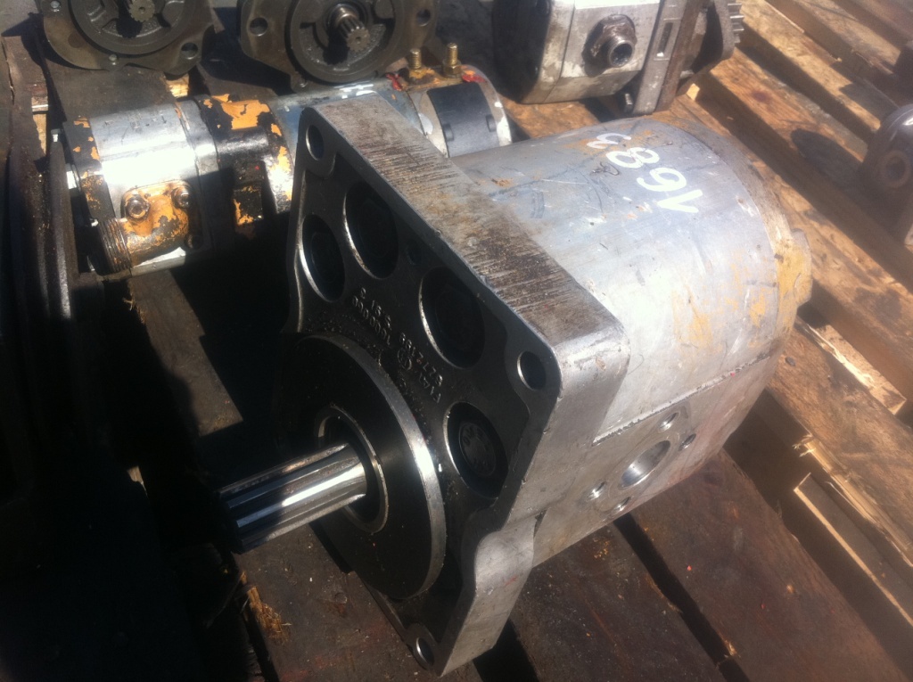 FIAT A250X 6D11 - Bomba hidráulica por Máquina de construção: foto 1 FIAT A250X 6D11 - Bomba hidráulica por Máquina de construção: foto 1