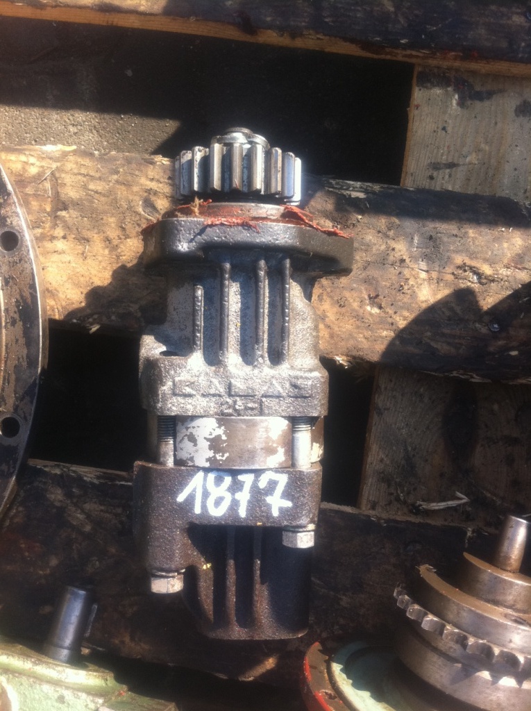 KAMAZ 24-1 5320-3407211 - Bomba hidráulica por Máquina de construção: foto 1 KAMAZ 24-1 5320-3407211 - Bomba hidráulica por Máquina de construção: foto 1