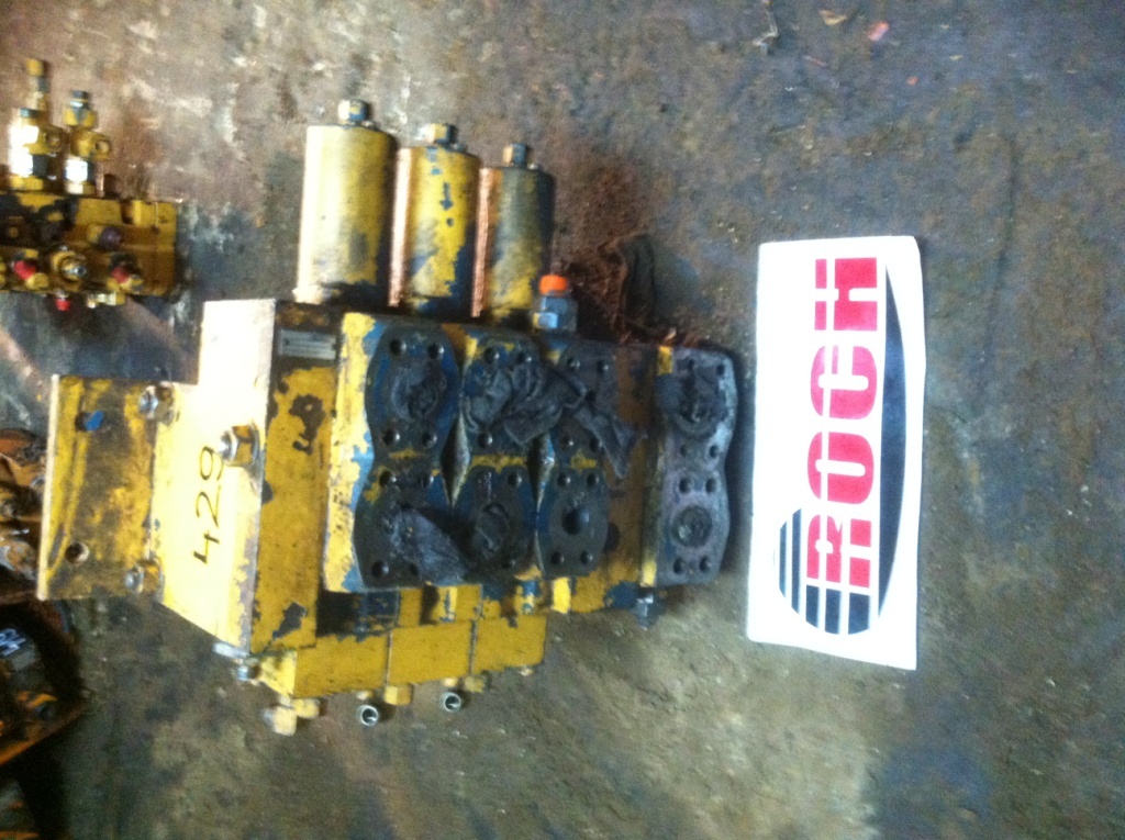 MANNESMANN REXROTH M5-1085-000 M38976 090 476588/9 M41 086 - 3 SEKCYJNY - Válvula hidráulica por Máquina de construção: foto 1 MANNESMANN REXROTH M5-1085-000 M38976 090 476588/9 M41 086 - 3 SEKCYJNY - Válvula hidráulica por Máquina de construção: foto 1