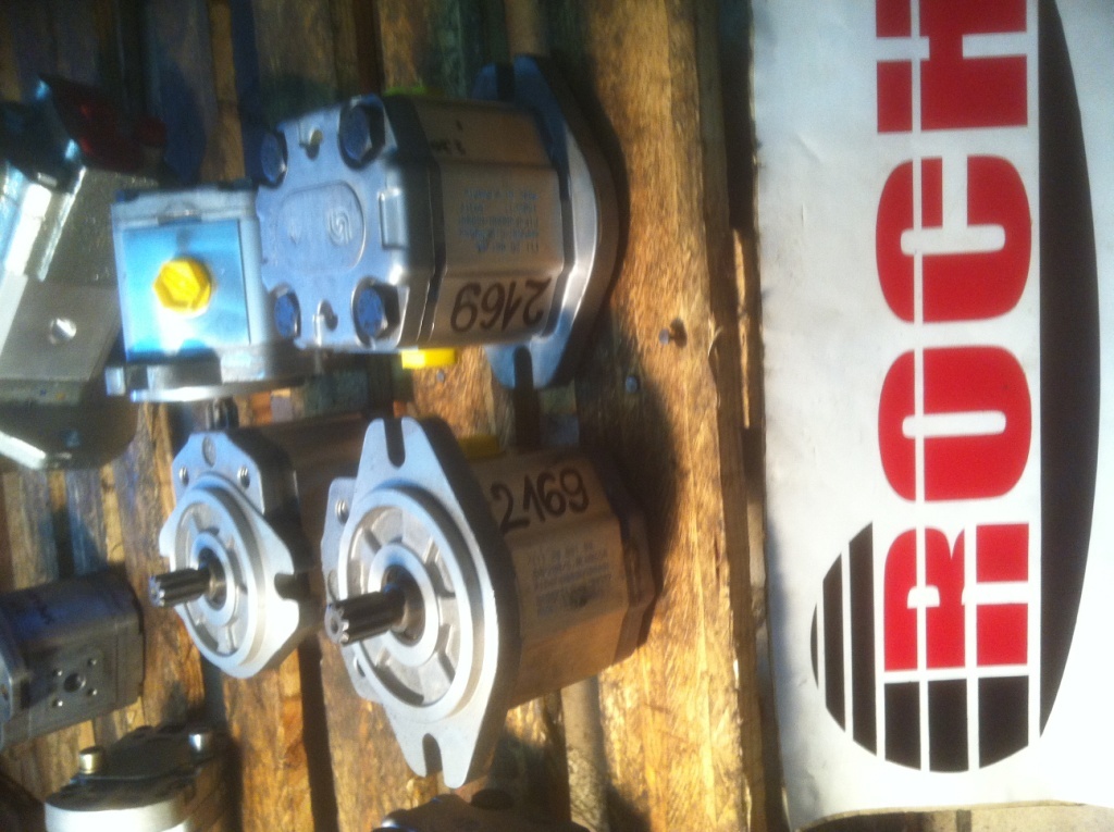 SAUER SUNDSTRAND 111.20.881.00SNP2NN/6,0LN06SA P1F4F4NNNN/NNNNN - Bomba hidráulica por Máquina de construção: foto 1 SAUER SUNDSTRAND 111.20.881.00SNP2NN/6,0LN06SA P1F4F4NNNN/NNNNN - Bomba hidráulica por Máquina de construção: foto 1