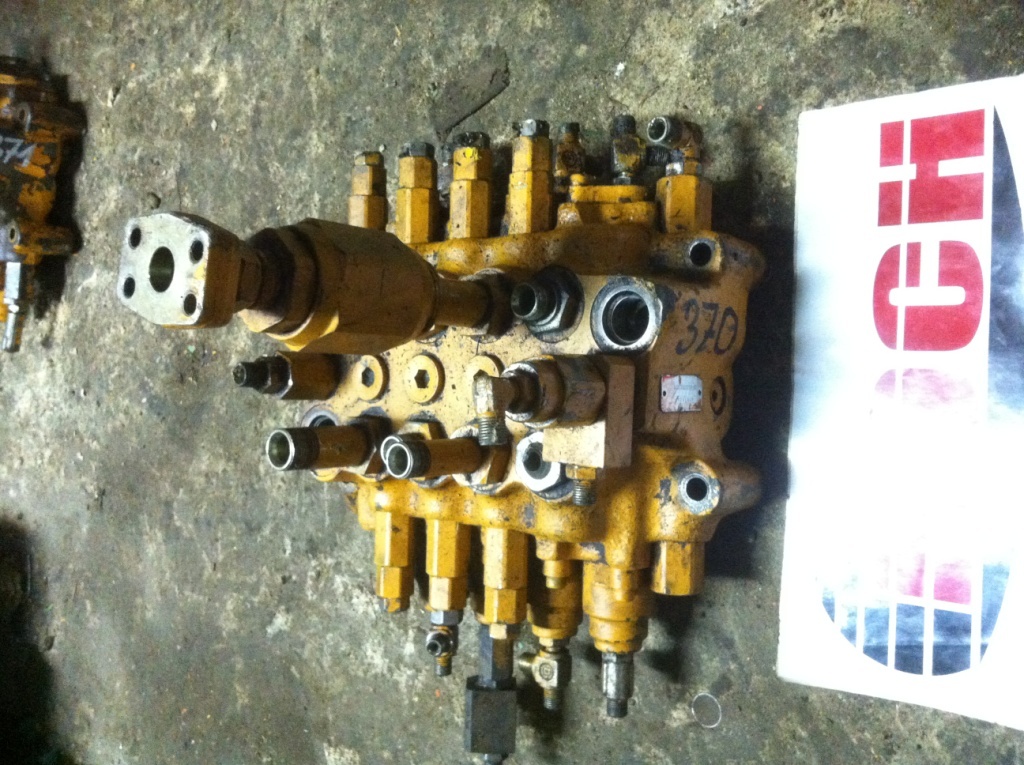 SHIBAURA U22Z7B25T6D-62 - 4 SEKCYJNY - Válvula hidráulica por Máquina de construção: foto 1 SHIBAURA U22Z7B25T6D-62 - 4 SEKCYJNY - Válvula hidráulica por Máquina de construção: foto 1