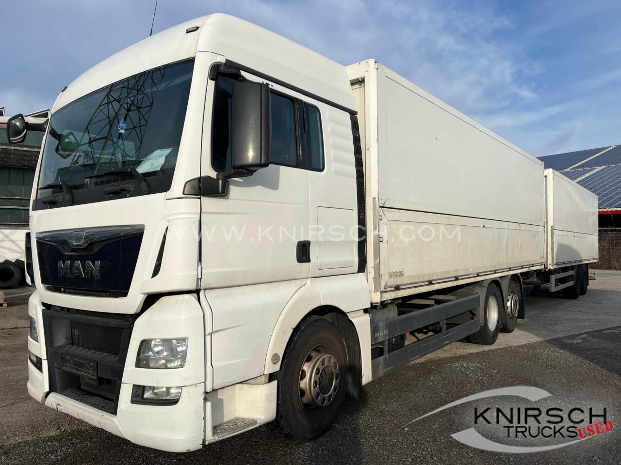 MAN TGA 26.480 Schwenkwandaufbau mit Böhm - Camião transporte de bebidas: foto 1 MAN TGA 26.480 Schwenkwandaufbau mit Böhm - Camião transporte de bebidas: foto 1