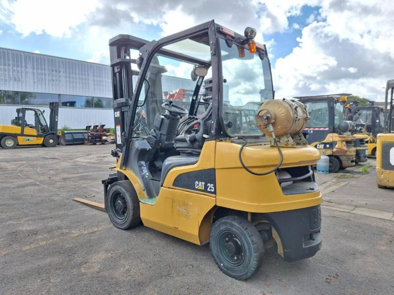 Caterpillar GP25N - Empilhadeira a gás: foto 4 Caterpillar GP25N - Empilhadeira a gás: foto 4