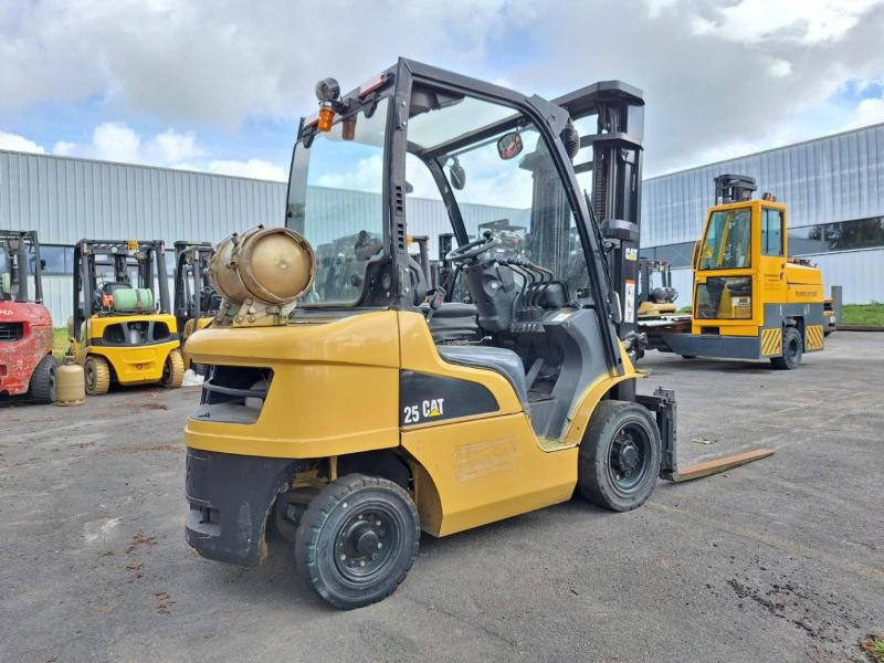 Caterpillar GP25N - Empilhadeira a gás: foto 5 Caterpillar GP25N - Empilhadeira a gás: foto 5