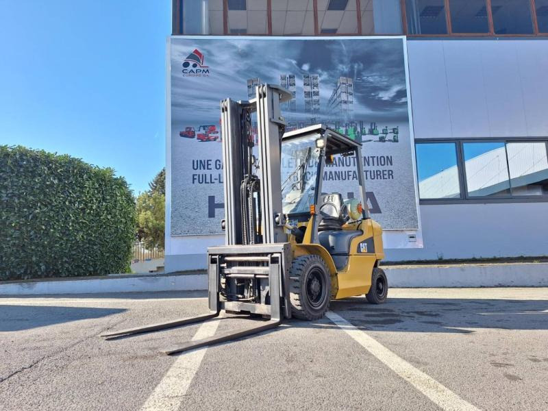 Caterpillar GP25NT - Empilhadeira a gás: foto 1 Caterpillar GP25NT - Empilhadeira a gás: foto 1