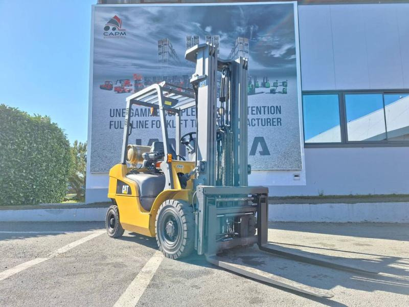 Caterpillar GP25NTD - Empilhadeira a gás: foto 1 Caterpillar GP25NTD - Empilhadeira a gás: foto 1