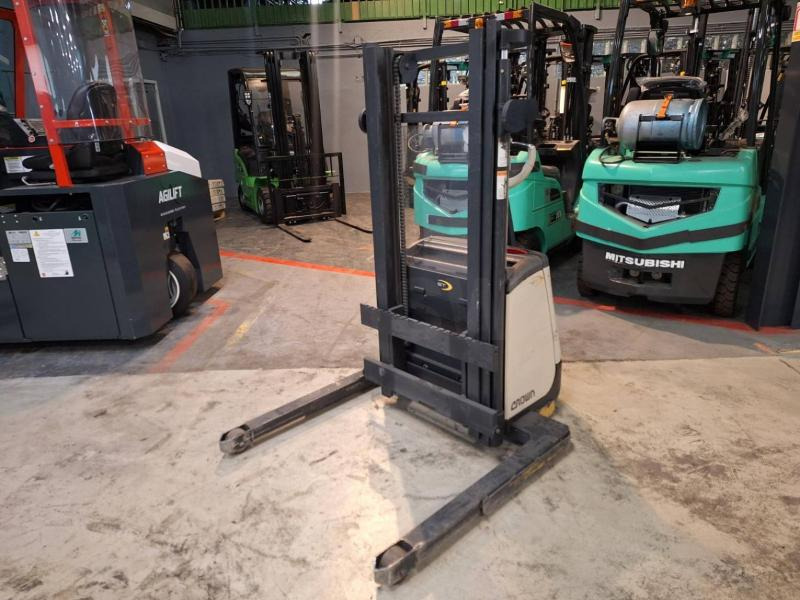 Crown ST3000-1.0 - Stacker: foto 2 Crown ST3000-1.0 - Stacker: foto 2