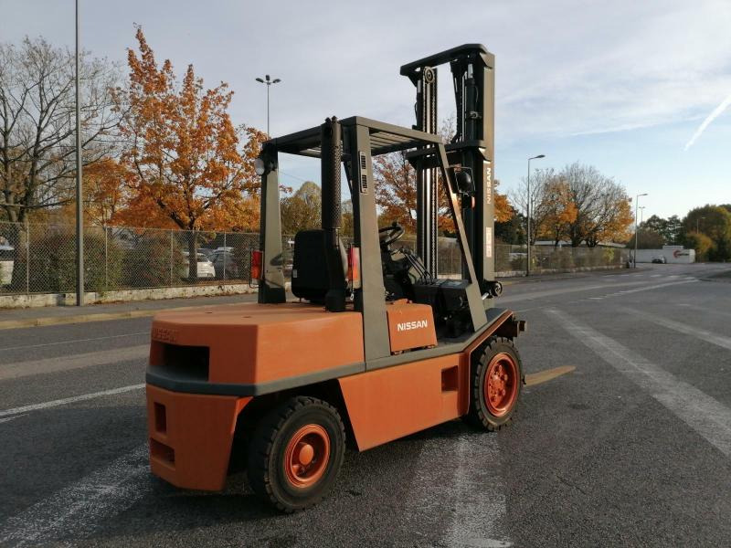 Nissan EGH02A30U - Empilhadeira a diesel: foto 4 Nissan EGH02A30U - Empilhadeira a diesel: foto 4