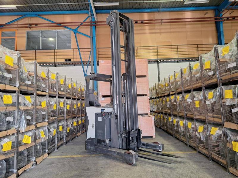 UniCarriers UHD-200-DTFVXF-955 - Empilhador retráctil: foto 2 UniCarriers UHD-200-DTFVXF-955 - Empilhador retráctil: foto 2