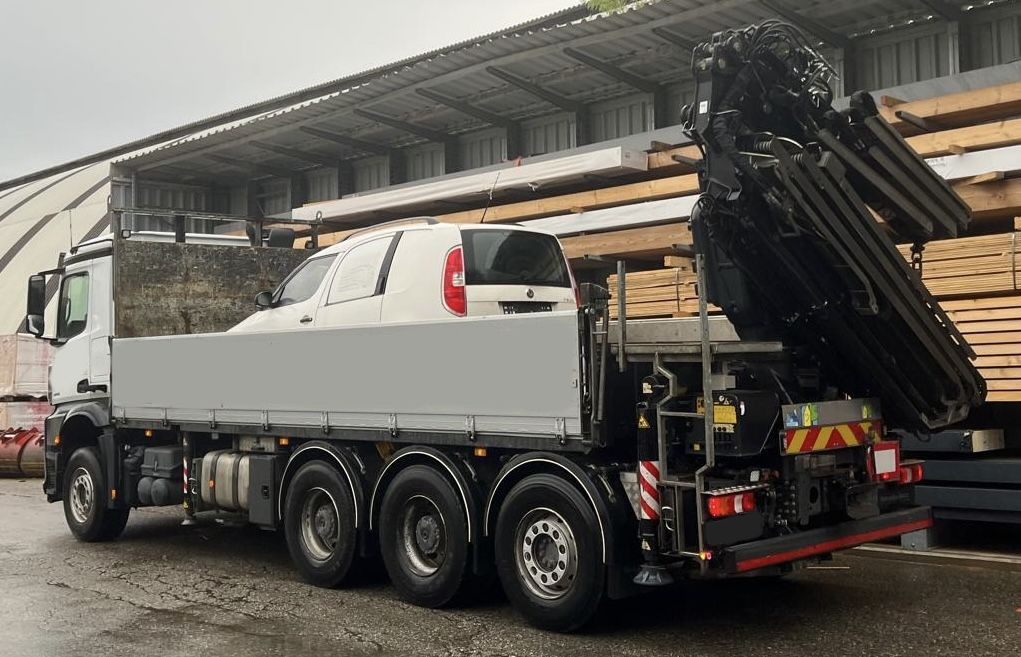MERCEDES-BENZ Hiab Palfinger Fassi F275-5 JIB-3 - Camião de caixa aberta/ Plataforma: foto 2 MERCEDES-BENZ Hiab Palfinger Fassi F275-5 JIB-3 - Camião de caixa aberta/ Plataforma: foto 2