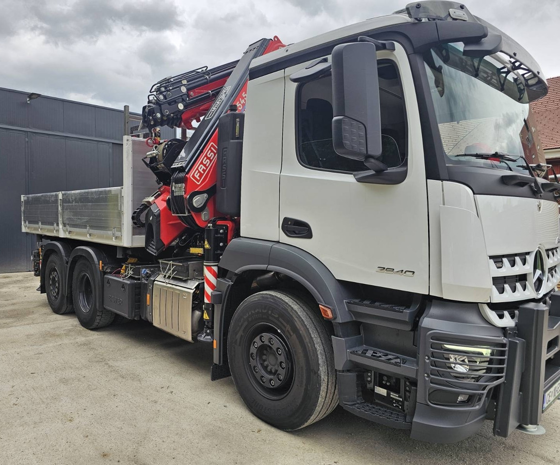 MERCEDES-BENZ Hiab Palfinger Fassi F545-6 JIB-6 - Camião basculante: foto 2 MERCEDES-BENZ Hiab Palfinger Fassi F545-6 JIB-6 - Camião basculante: foto 2
