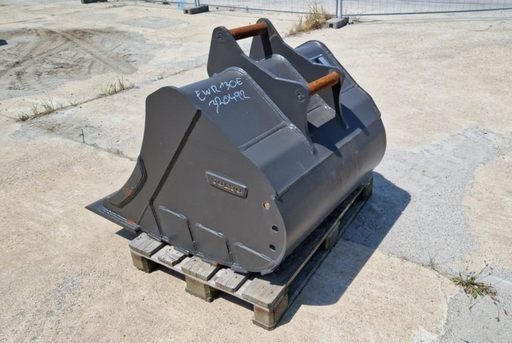 Volvo Tieflöffel mit Messer - Retroescavadeira: foto 3 Volvo Tieflöffel mit Messer - Retroescavadeira: foto 3