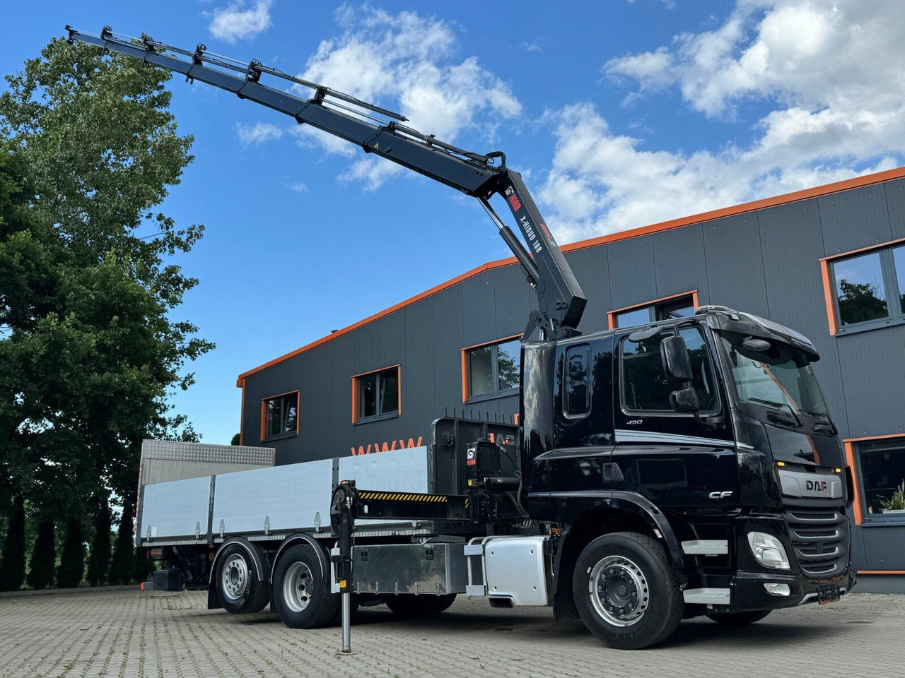 DAF CF 450 FAN 6x2 Pritsche mit Kran HIAB 188 E-6 - Camião de caixa aberta/ Plataforma, Camião grua: foto 1 DAF CF 450 FAN 6x2 Pritsche mit Kran HIAB 188 E-6 - Camião de caixa aberta/ Plataforma, Camião grua: foto 1