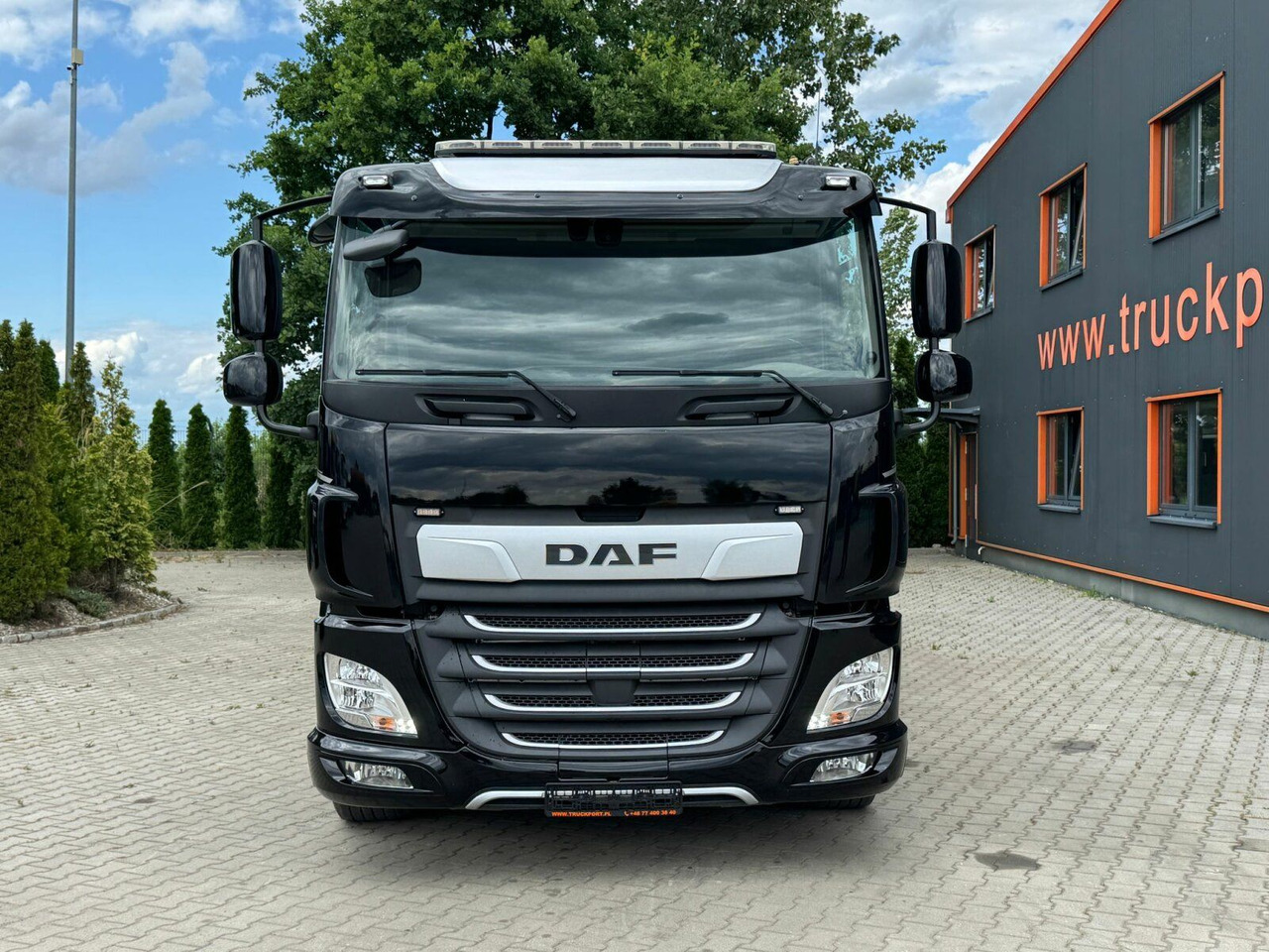 DAF CF 450 FAN 6x2 Pritsche mit Kran HIAB 188 E-6 - Camião de caixa aberta/ Plataforma, Camião grua: foto 3 DAF CF 450 FAN 6x2 Pritsche mit Kran HIAB 188 E-6 - Camião de caixa aberta/ Plataforma, Camião grua: foto 3