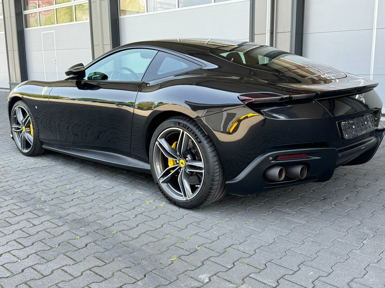 Ferrari Roma Coupe Schwarz - Automóvel: foto 4 Ferrari Roma Coupe Schwarz - Automóvel: foto 4
