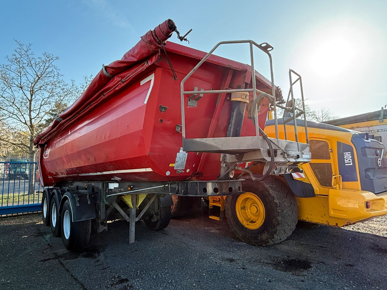 Fliegl DHKA 390 Kippauflieger 3 Achse - Semi-reboque basculante: foto 1 Fliegl DHKA 390 Kippauflieger 3 Achse - Semi-reboque basculante: foto 1