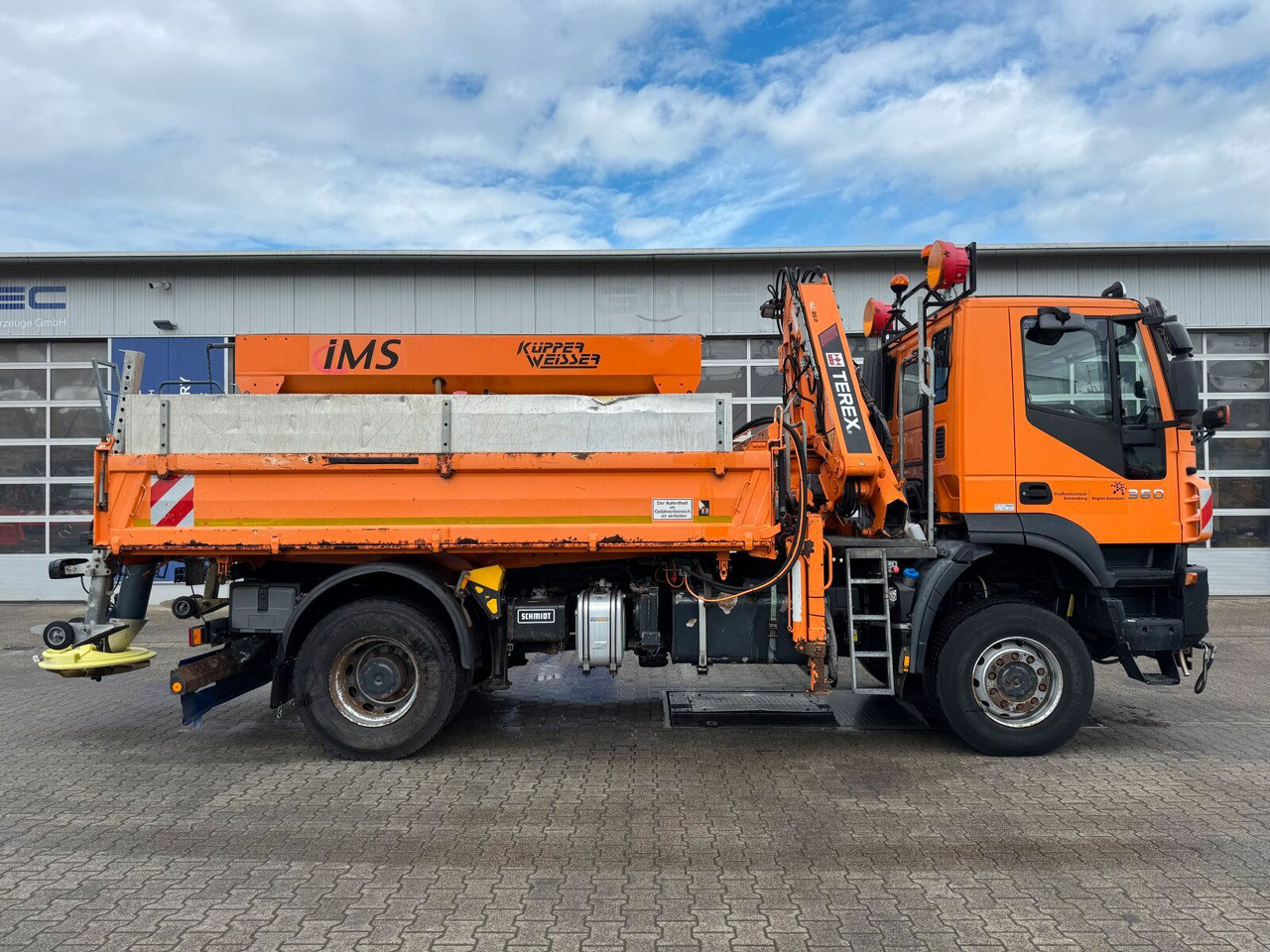 Iveco TRAKKER Kipper Kran TEREX 85.2 Winterdienst - Camião grua: foto 3 Iveco TRAKKER Kipper Kran TEREX 85.2 Winterdienst - Camião grua: foto 3