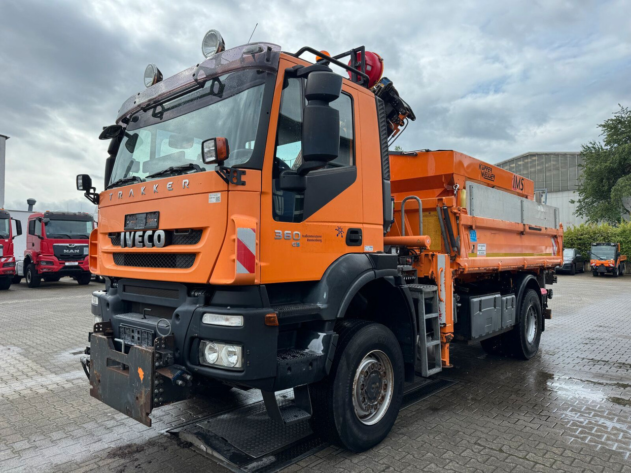 Iveco TRAKKER Kipper Kran TEREX 85.2 Winterdienst - Camião grua: foto 2 Iveco TRAKKER Kipper Kran TEREX 85.2 Winterdienst - Camião grua: foto 2