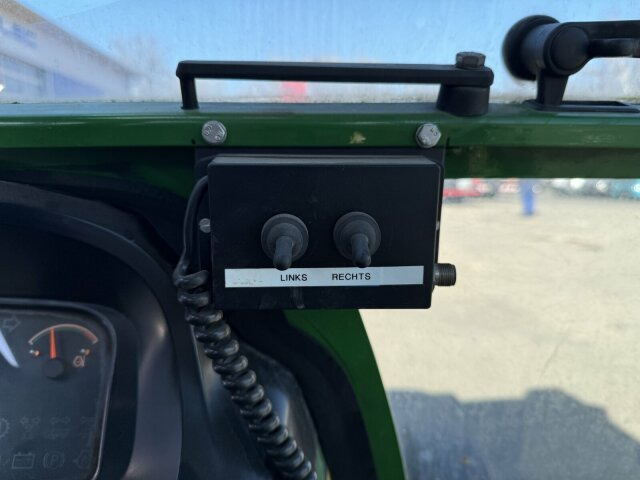 Trator municipal John Deere 3520 Kommunaltrak. Frontkraftheber Kuppeldreieck: foto 7