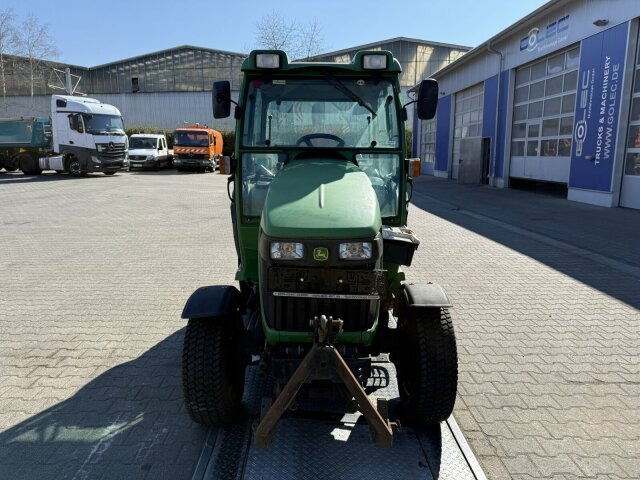 Trator municipal John Deere 3520 Kommunaltrak. Frontkraftheber Kuppeldreieck: foto 14