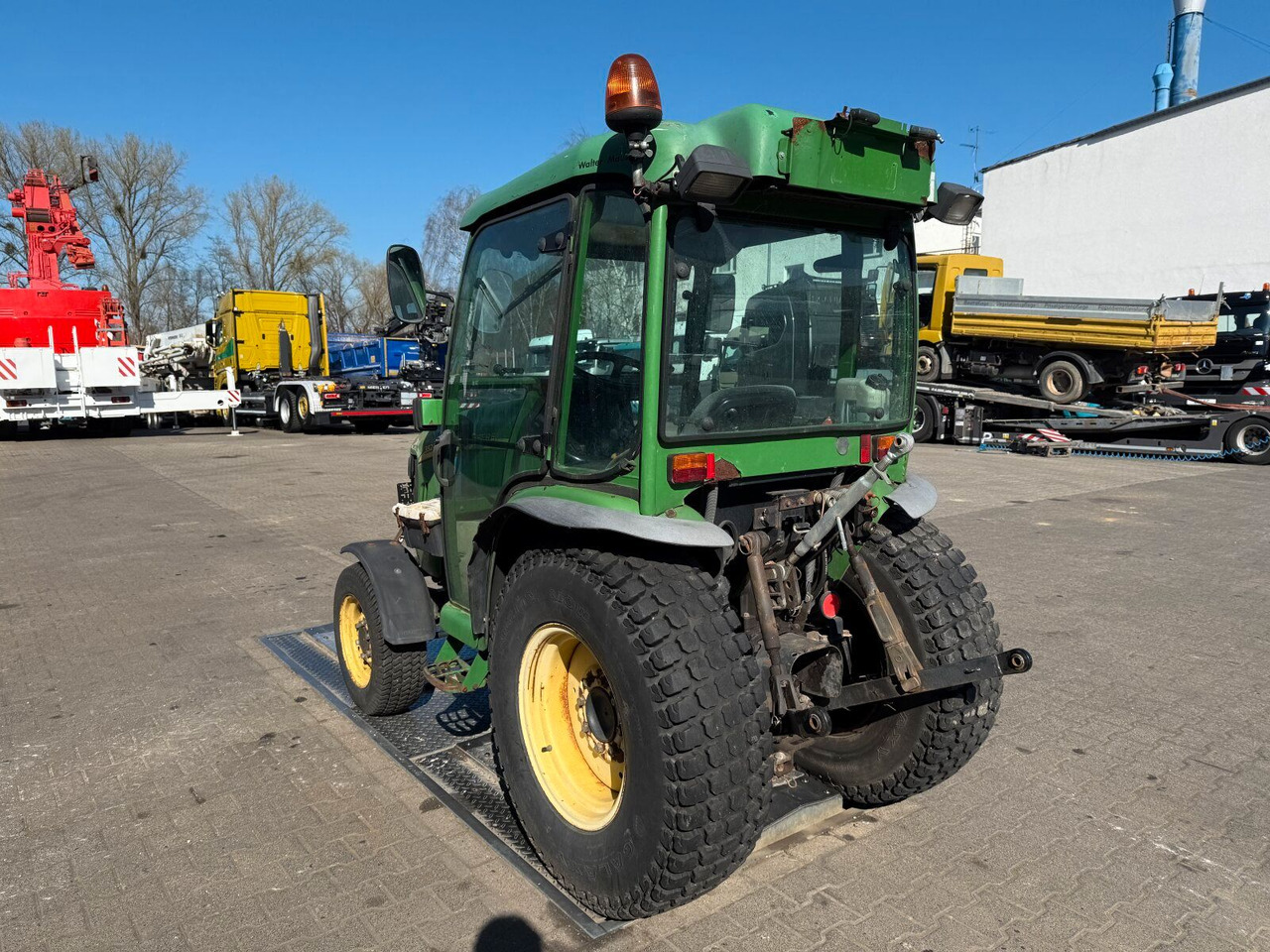 John Deere 3520 Kommunaltrak. Frontkraftheber Kuppeldreieck - Trator: foto 5 John Deere 3520 Kommunaltrak. Frontkraftheber Kuppeldreieck - Trator: foto 5