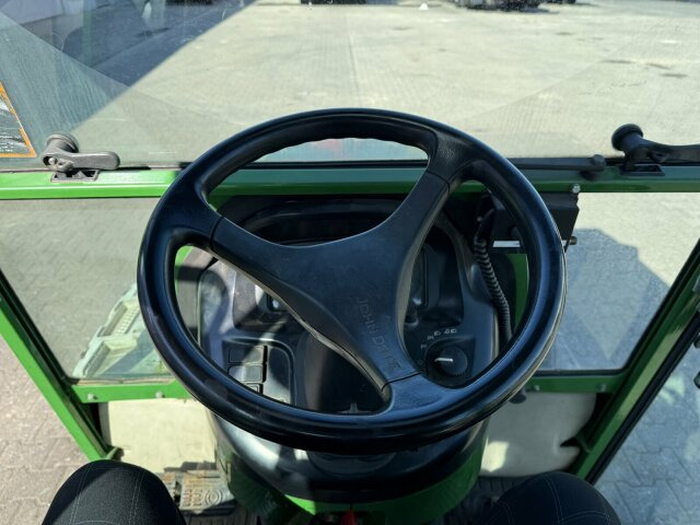 John Deere 3520 Kommunaltrak. Frontkraftheber Kuppeldreieck - Trator municipal: foto 2 John Deere 3520 Kommunaltrak. Frontkraftheber Kuppeldreieck - Trator municipal: foto 2