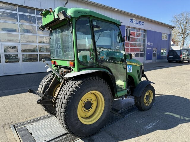 Trator municipal John Deere 3520 Kommunaltrak. Frontkraftheber Kuppeldreieck: foto 9