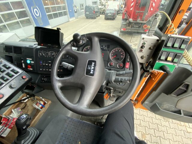 MAN TGA 26.430 6x2-2 LL - Varredora urbana: foto 2 MAN TGA 26.430 6x2-2 LL - Varredora urbana: foto 2