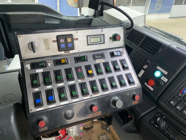 MAN TGA 26.430 6x2-2 LL - Varredora urbana: foto 5 MAN TGA 26.430 6x2-2 LL - Varredora urbana: foto 5