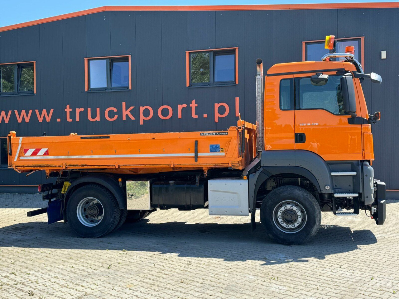 MAN TGS 18.320 4x4 BL Euro 6 Kipper + Winterdienst - Camião basculante: foto 4 MAN TGS 18.320 4x4 BL Euro 6 Kipper + Winterdienst - Camião basculante: foto 4