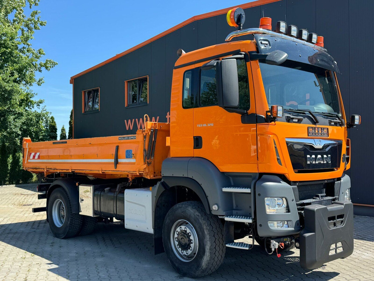MAN TGS 18.320 4x4 BL Euro 6 Kipper + Winterdienst - Camião basculante: foto 1 MAN TGS 18.320 4x4 BL Euro 6 Kipper + Winterdienst - Camião basculante: foto 1