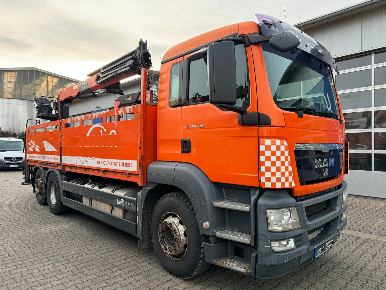 MAN TGS 26.400 6x2 Pritsche Kran Palfinger PK 18001L - Camião de caixa aberta/ Plataforma, Camião grua: foto 1 MAN TGS 26.400 6x2 Pritsche Kran Palfinger PK 18001L - Camião de caixa aberta/ Plataforma, Camião grua: foto 1
